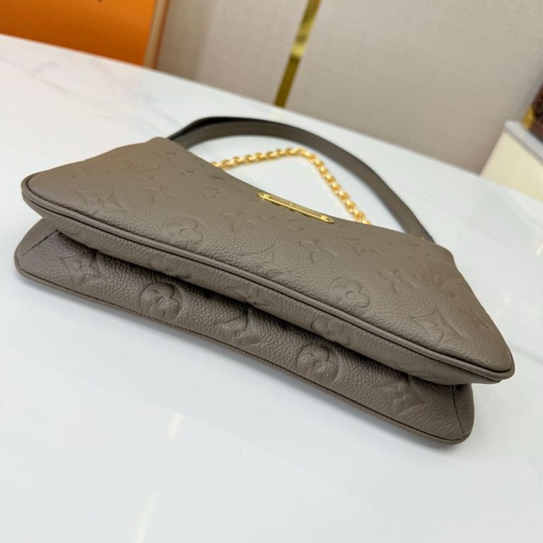 LV Pochette Liv
