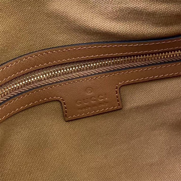 GG Emblem medium shoulder bag
