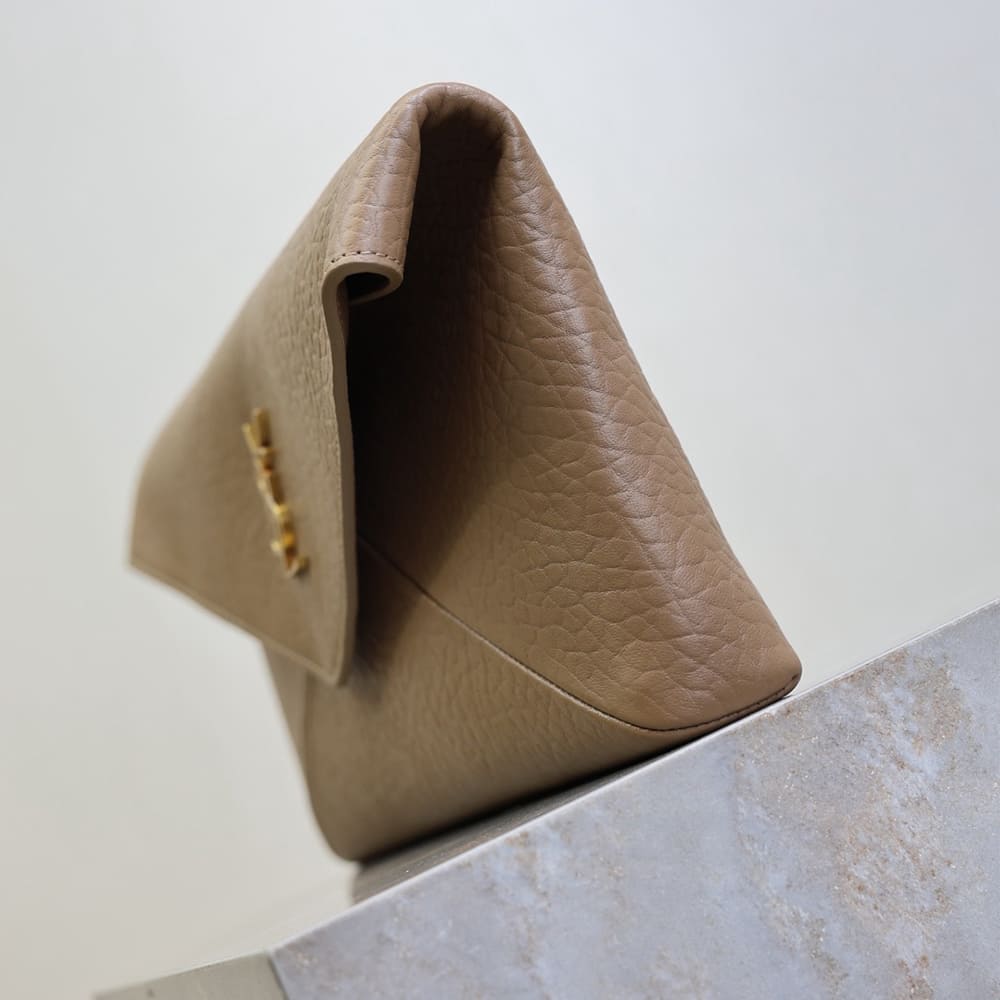 Y51 CASSANDRE large envelope pouch in lambskin