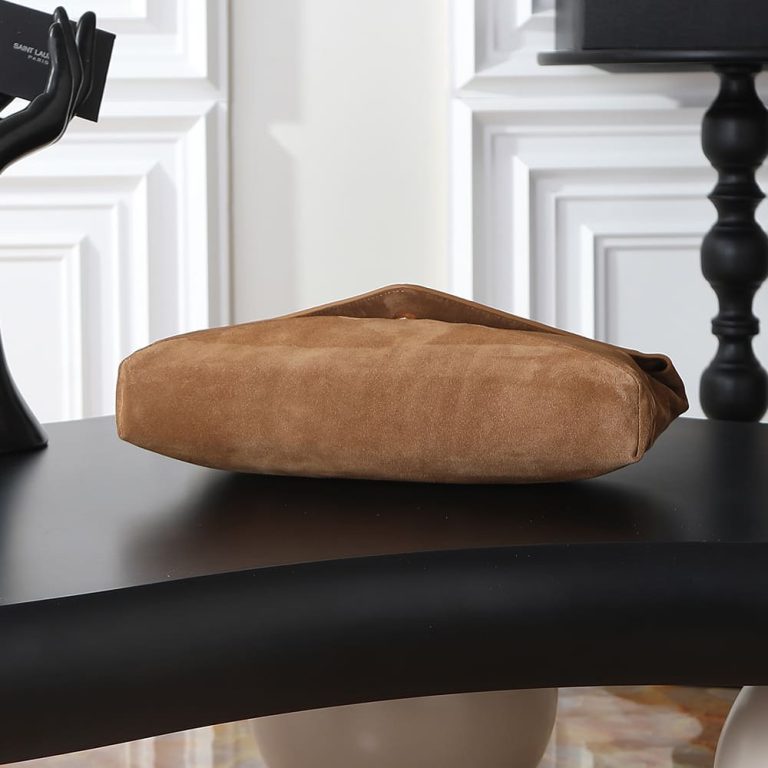 Y51 CASSANDRE large envelope pouch in lambskin
