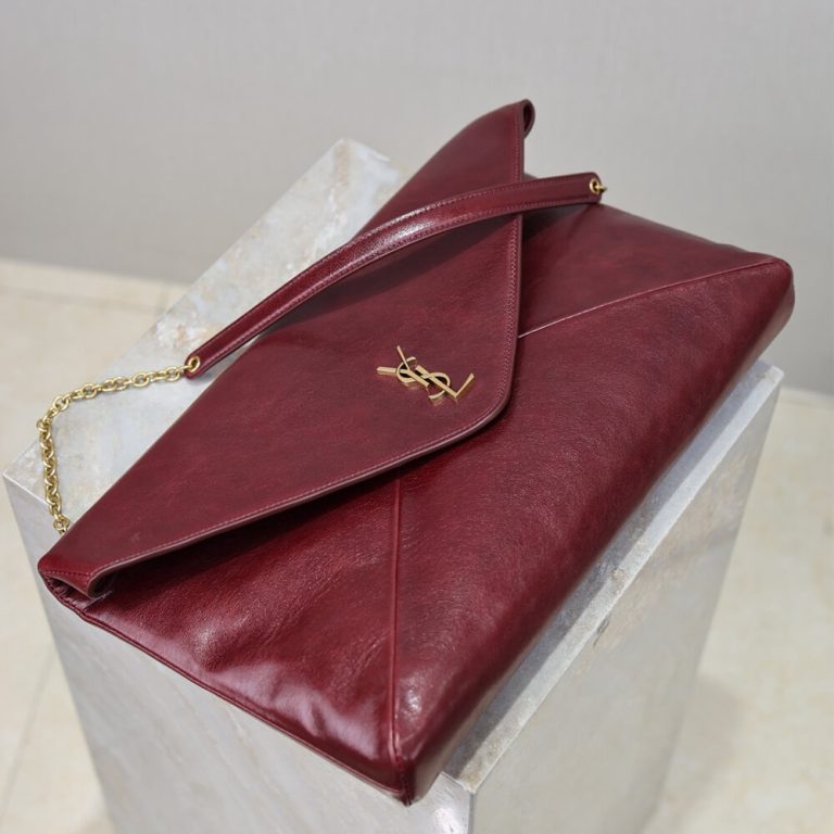 Y51 CASSANDRE XXL envelope pouch on chain in lambskin