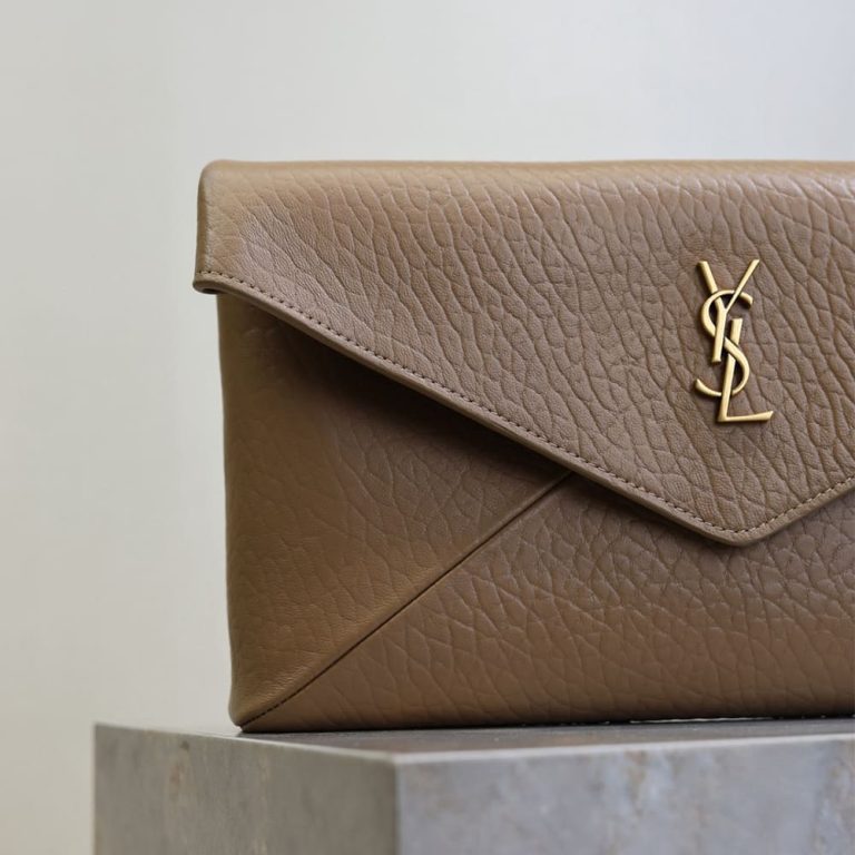 Y51 CASSANDRE large envelope pouch in lambskin
