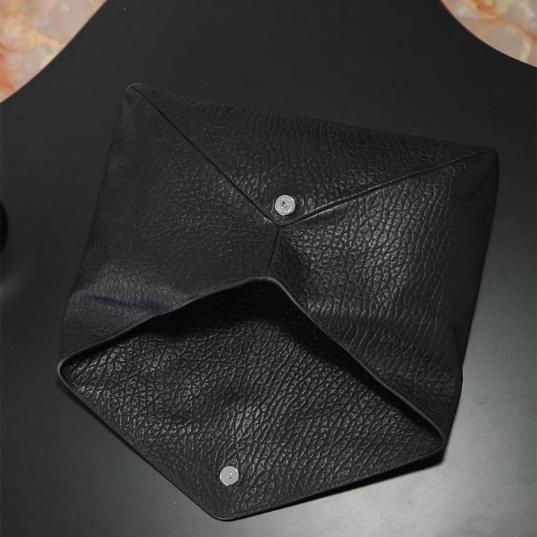 Y51 CASSANDRE large envelope pouch in lambskin