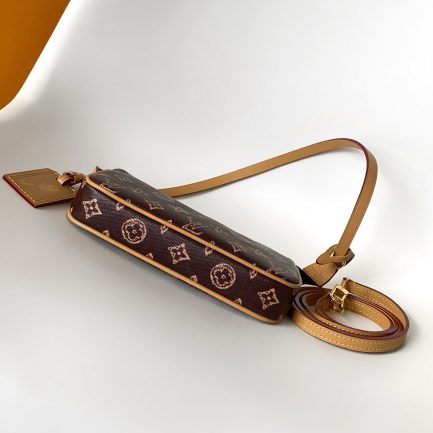 LV Pochette Accessoires