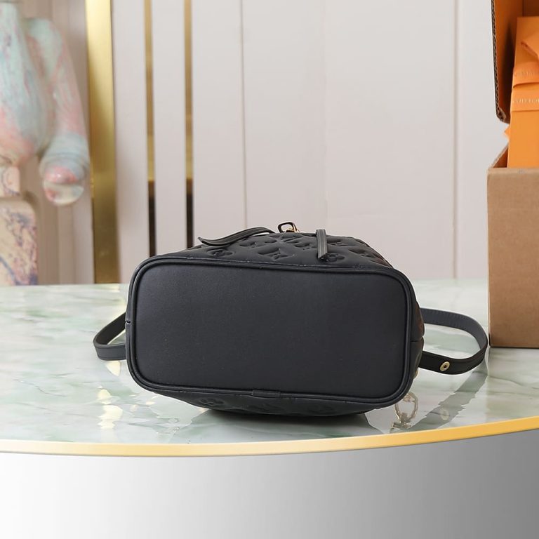 LV Coussin Bucket