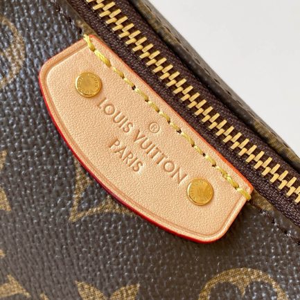 LV Pochette Hills