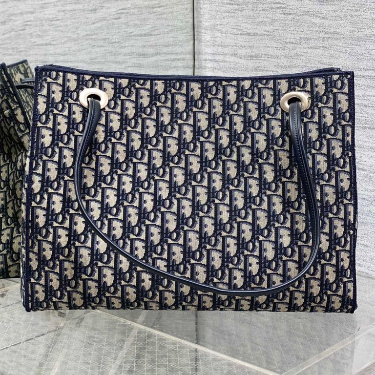 D10r Medium Shopping Bag